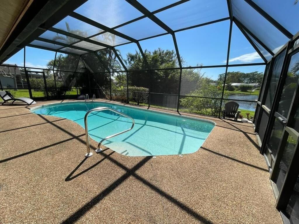 Pool Home With A New Sparkling Pool, Close To Beach, Lovely Lake View เนเปิลส์ ภายนอก รูปภาพ