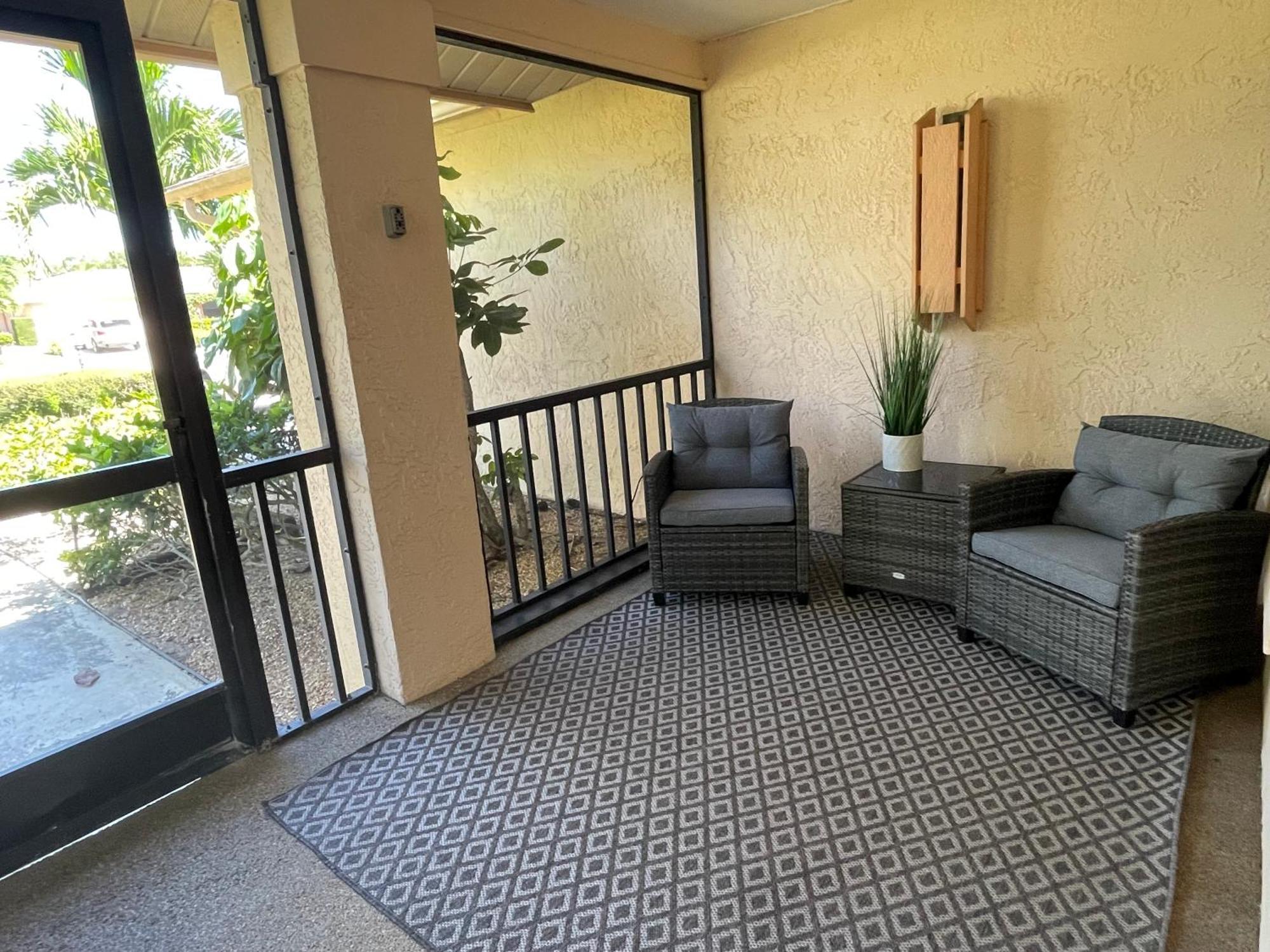 Pool Home With A New Sparkling Pool, Close To Beach, Lovely Lake View เนเปิลส์ ภายนอก รูปภาพ