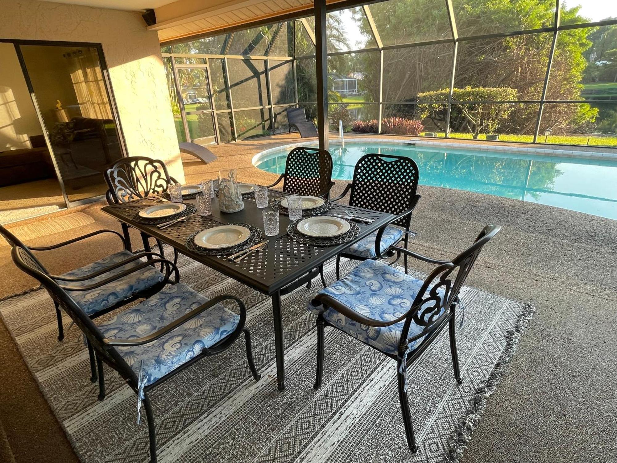 Pool Home With A New Sparkling Pool, Close To Beach, Lovely Lake View เนเปิลส์ ภายนอก รูปภาพ