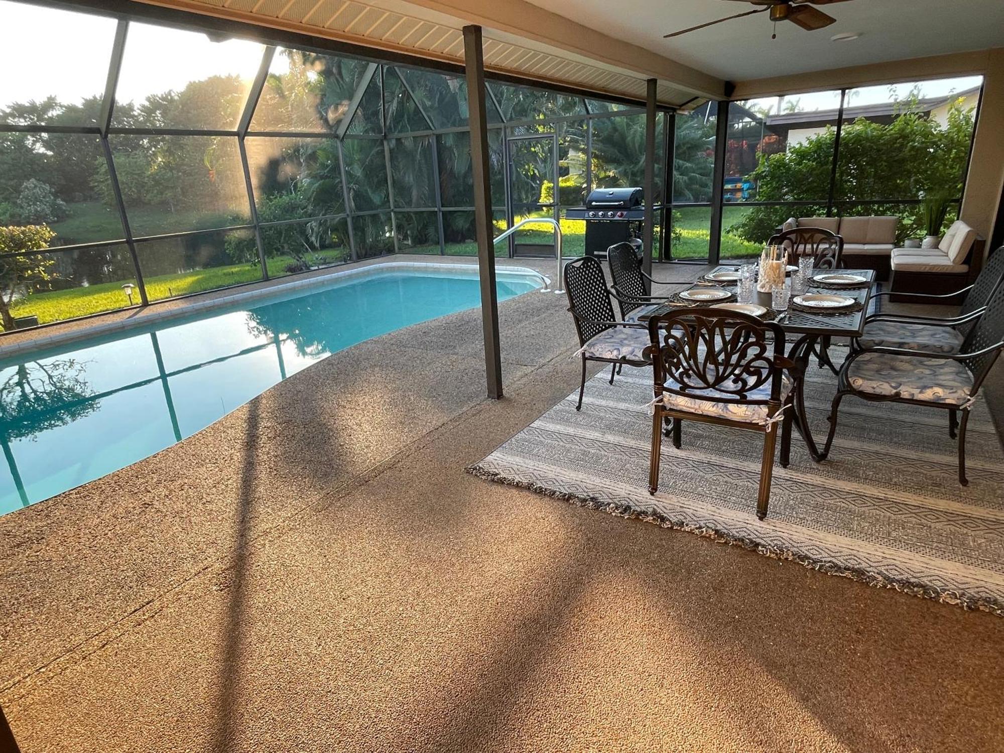 Pool Home With A New Sparkling Pool, Close To Beach, Lovely Lake View เนเปิลส์ ภายนอก รูปภาพ