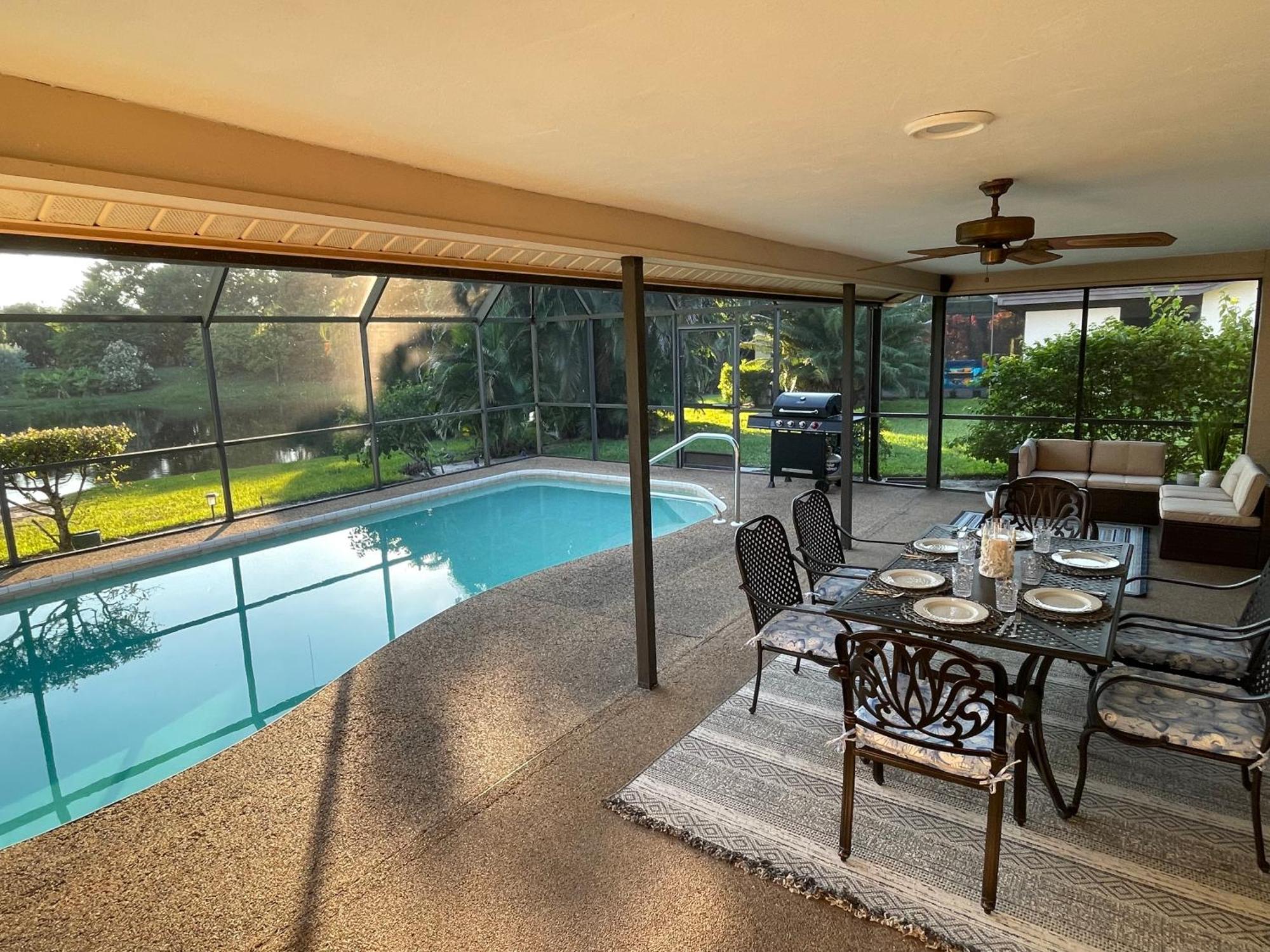 Pool Home With A New Sparkling Pool, Close To Beach, Lovely Lake View เนเปิลส์ ภายนอก รูปภาพ