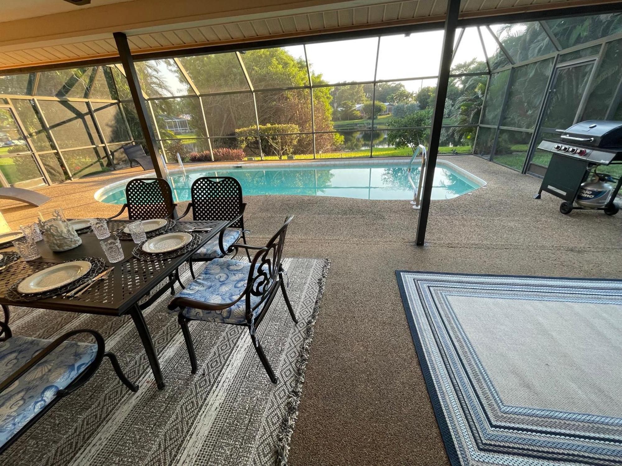Pool Home With A New Sparkling Pool, Close To Beach, Lovely Lake View เนเปิลส์ ภายนอก รูปภาพ
