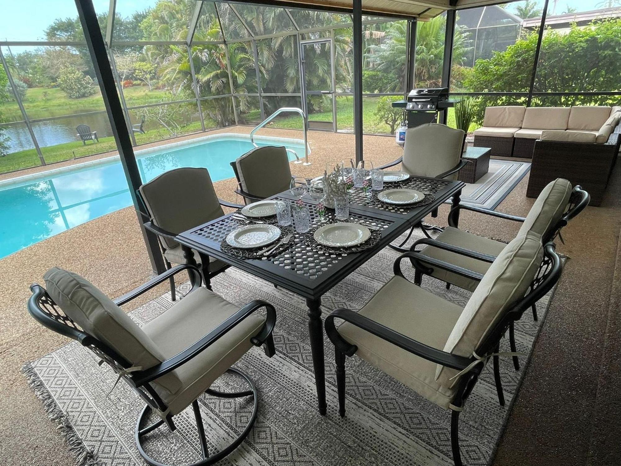 Pool Home With A New Sparkling Pool, Close To Beach, Lovely Lake View เนเปิลส์ ภายนอก รูปภาพ