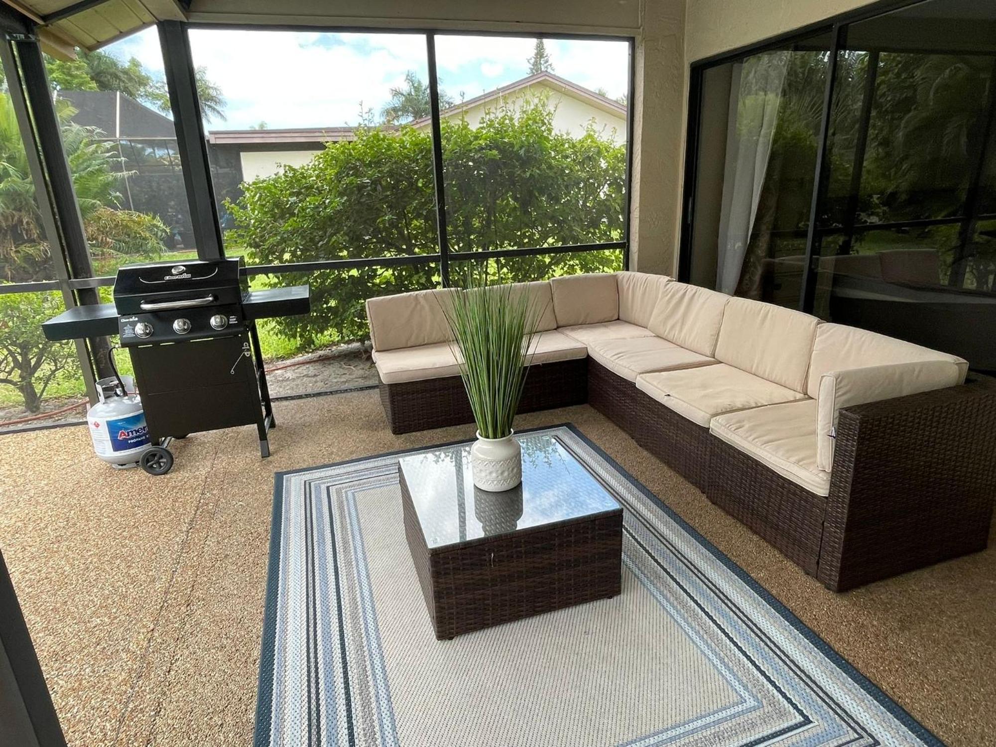 Pool Home With A New Sparkling Pool, Close To Beach, Lovely Lake View เนเปิลส์ ภายนอก รูปภาพ