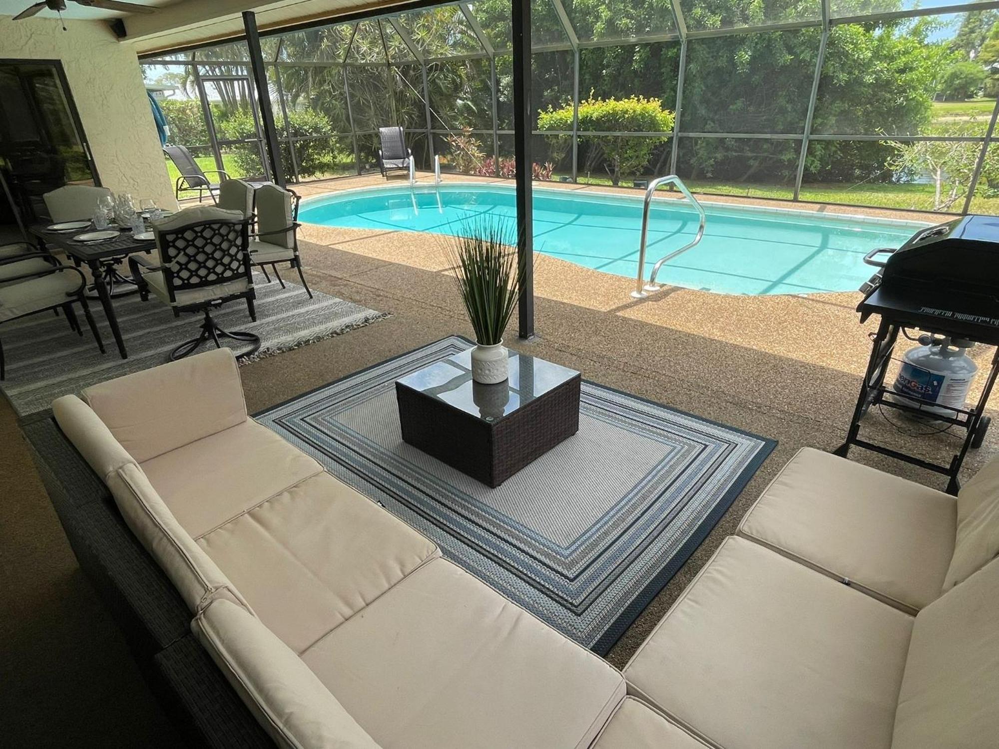 Pool Home With A New Sparkling Pool, Close To Beach, Lovely Lake View เนเปิลส์ ภายนอก รูปภาพ