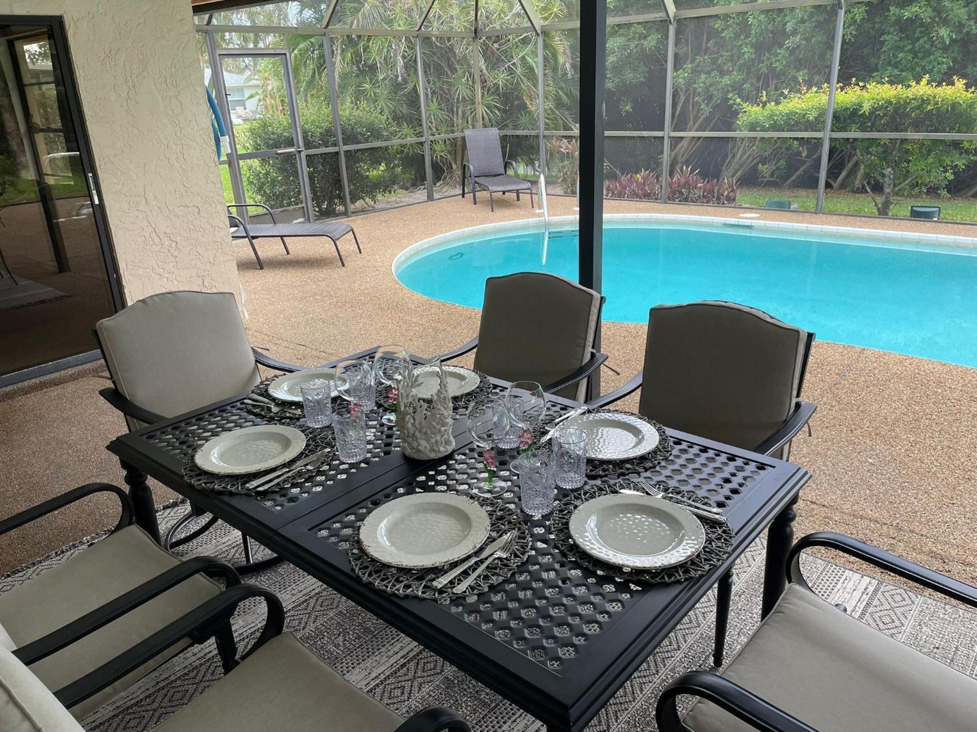 Pool Home With A New Sparkling Pool, Close To Beach, Lovely Lake View เนเปิลส์ ภายนอก รูปภาพ